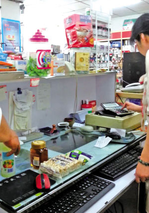 违规变相套取医保基金 药店缘何沦为“购物天堂”？